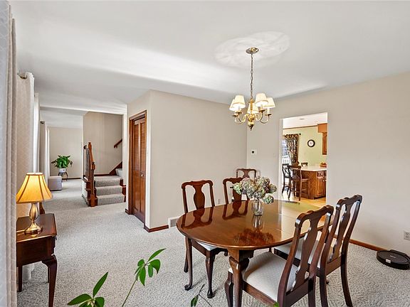 4th image of 113 Woodbury Dr