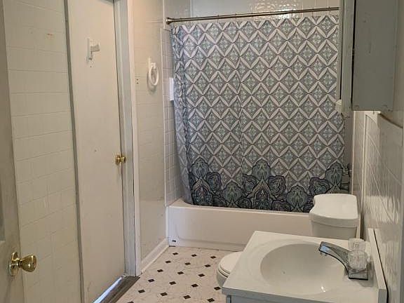 4th image of 3527 Rose Ln #B