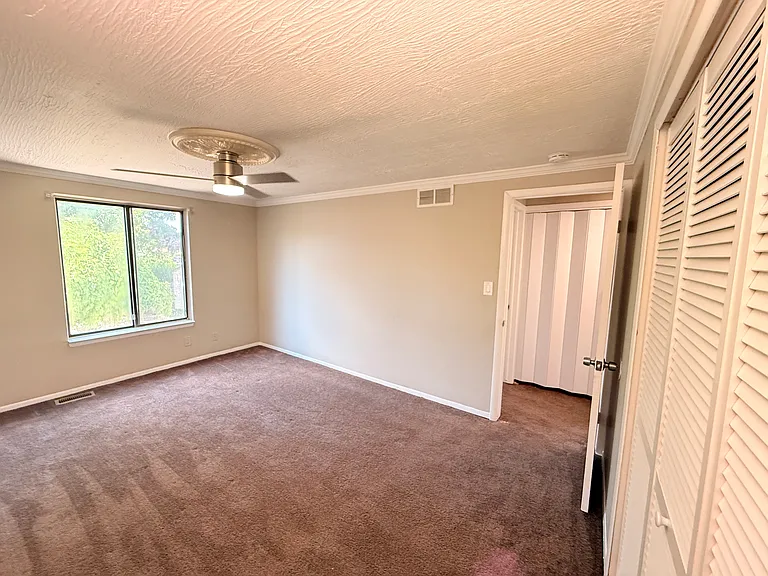 11849 Ontario Dr — Photo 29