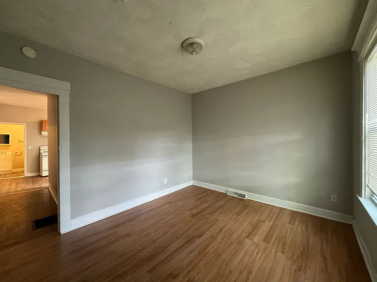 341 Peck St #B — Photo 8