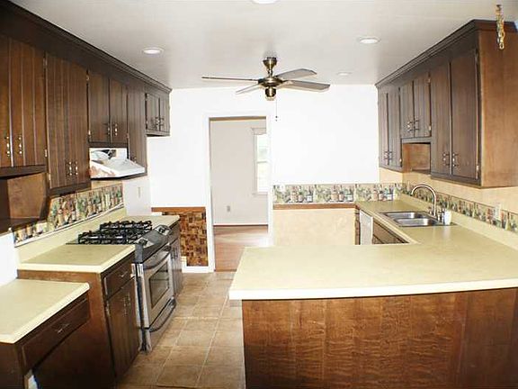 5th image of 1038 Whippingham Pkwy
