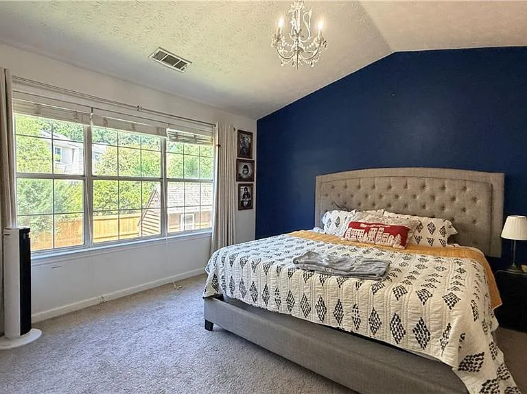 100 Taylors Spring Ct — Photo 16