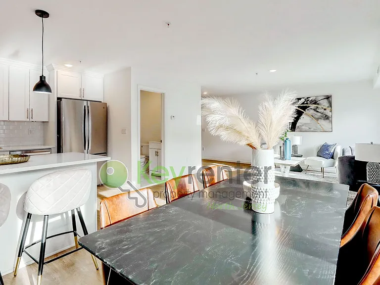 176 Pennington Ave #9 — Photo 1