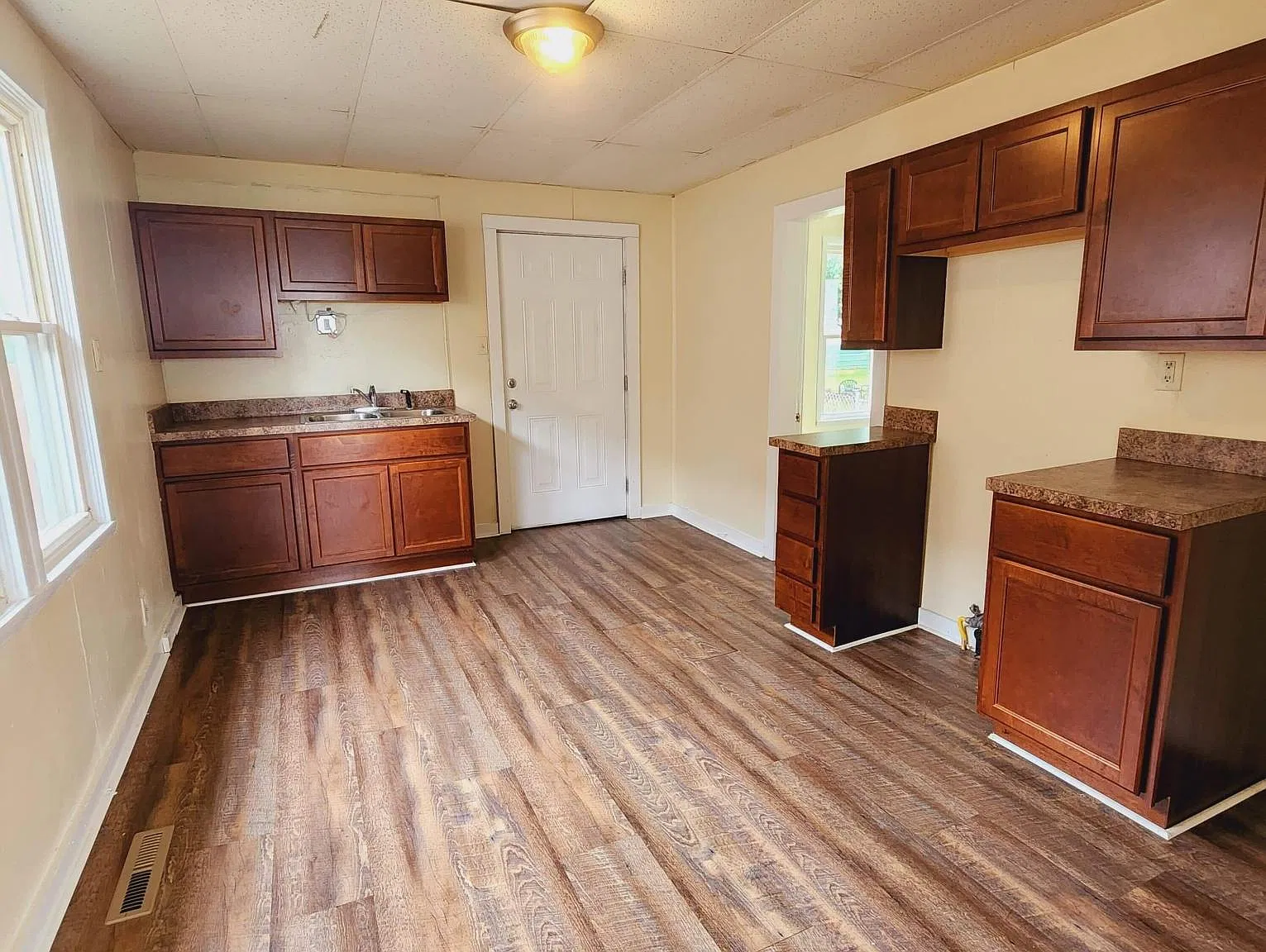 2 bed, 778 sqft, $750 — Photo 3