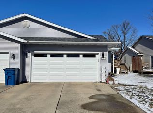 157 Wintergreen Dr, Chatham, IL 62629