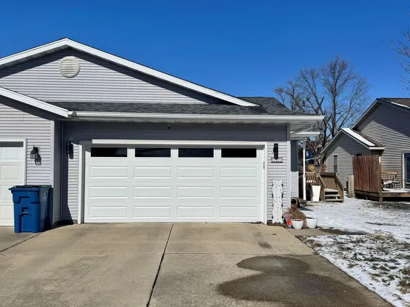 157 Wintergreen Dr, Chatham, IL 62629