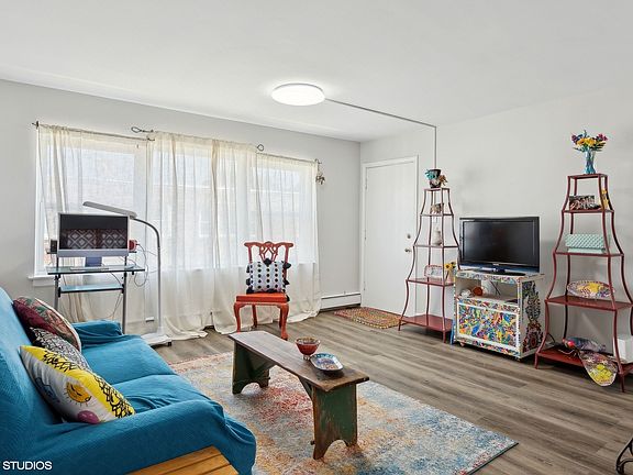 3rd image of 2208 W Farwell Ave #3
