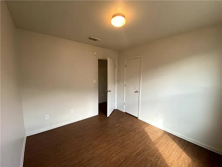 601 Bermuda #B — Photo 10