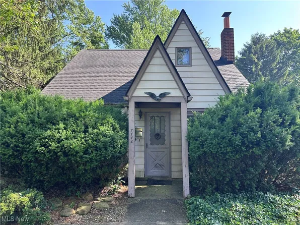 7742 Dahlia Dr, Mentor On The Lake, OH 44060