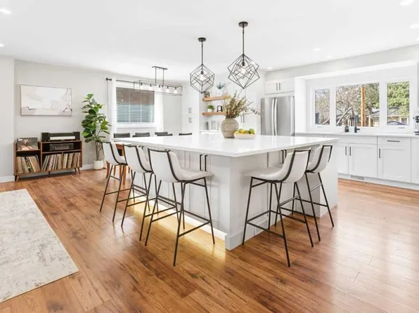 844 Lake Lucerne Dr SE, Calgary, AB T2J 3H3