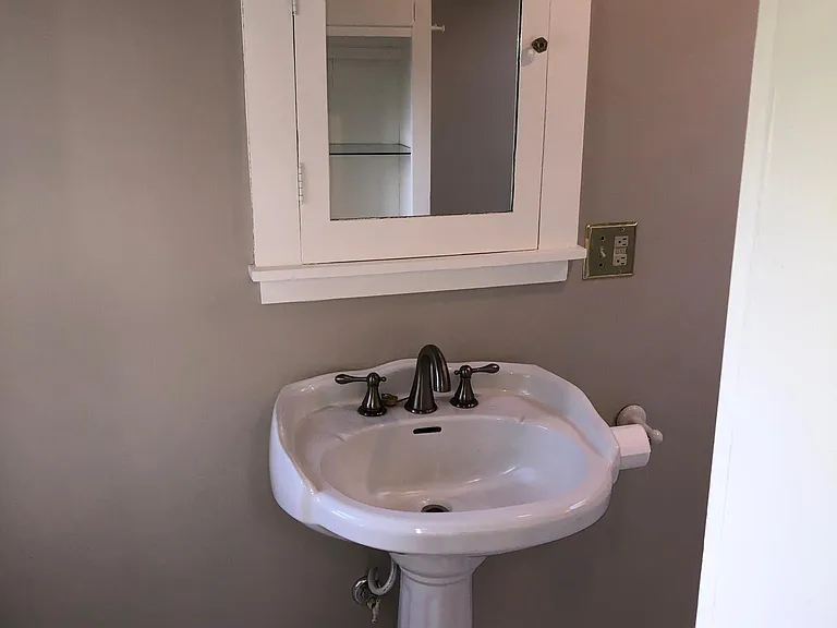 Apartment F Bathroom