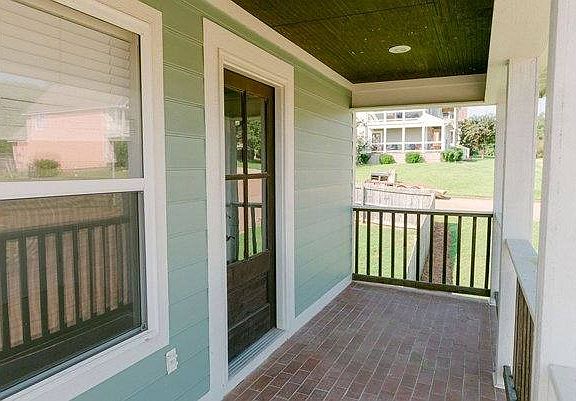 4th image of 126 Edgewood Blvd