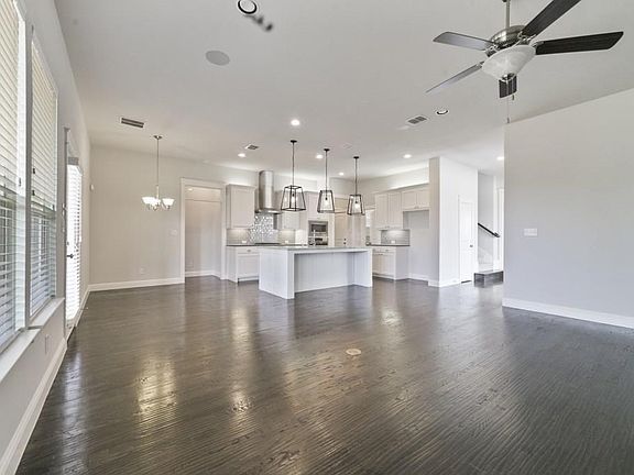 4th image of 9331 Dahlia Way