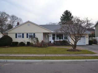 7 Ann Dr, Syosset, NY 11791