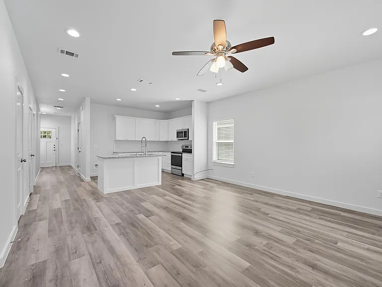 422 N Elliott St — Photo 11