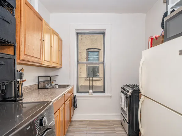 1989 Amsterdam Avenue image 6 of 13