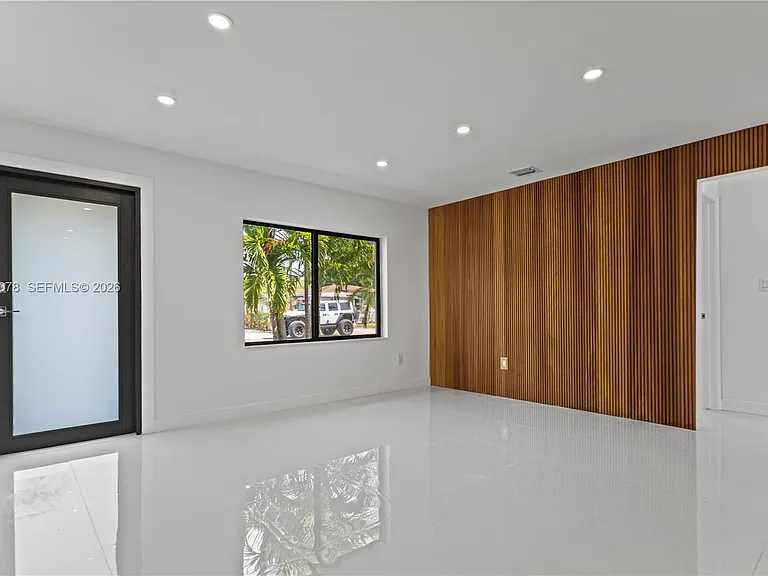 1524 SW 32nd Ct — Photo 10