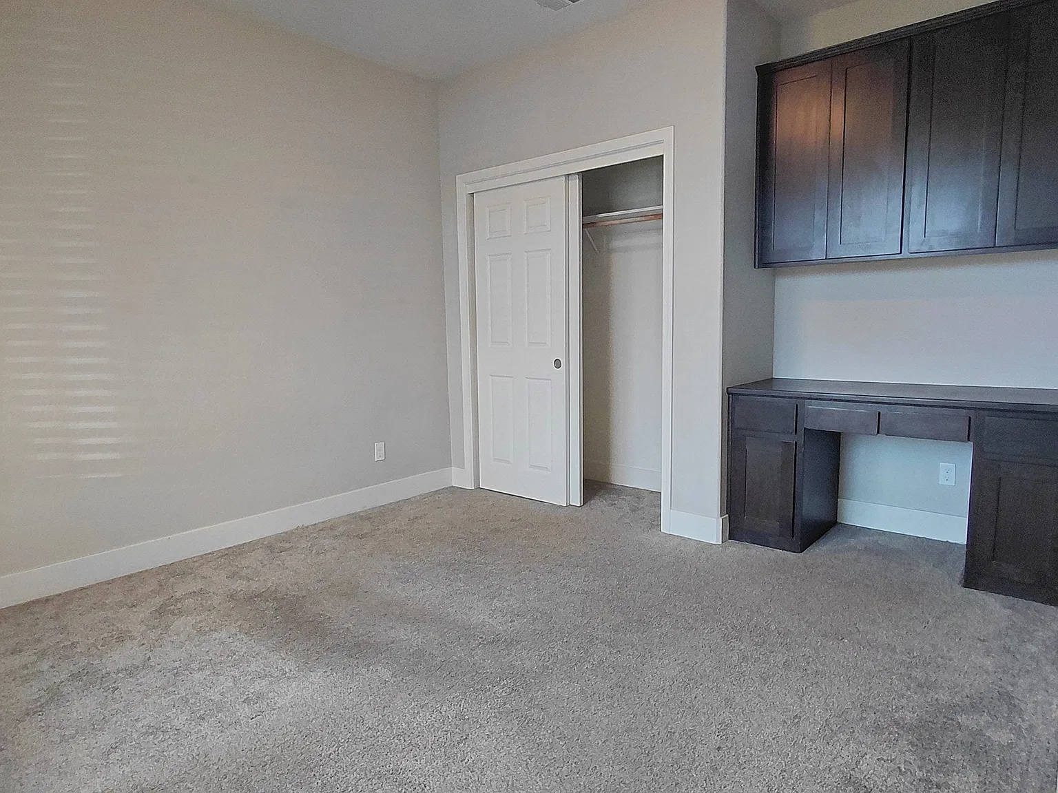 5 bed, 2500 sqft, $3,300 — Photo 3