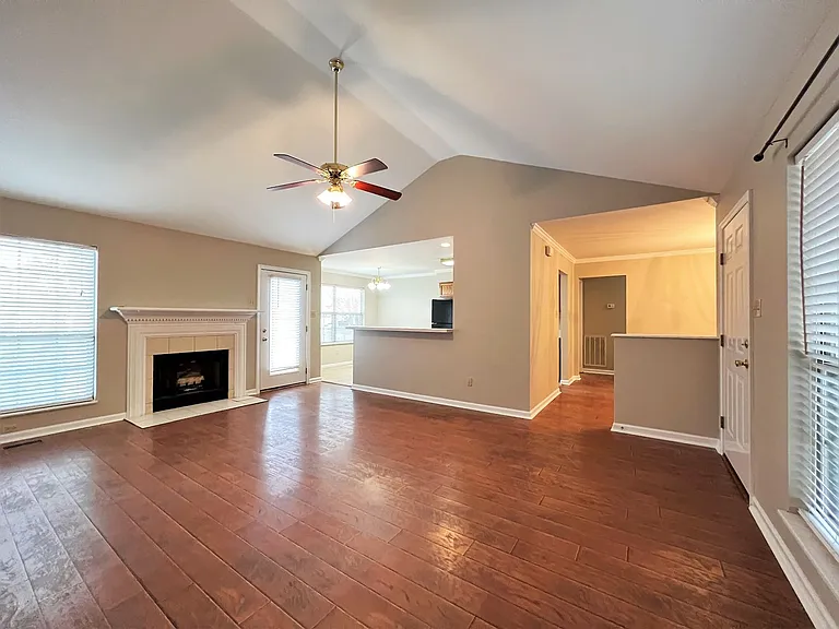 10025 Highgate Cir — Photo 2