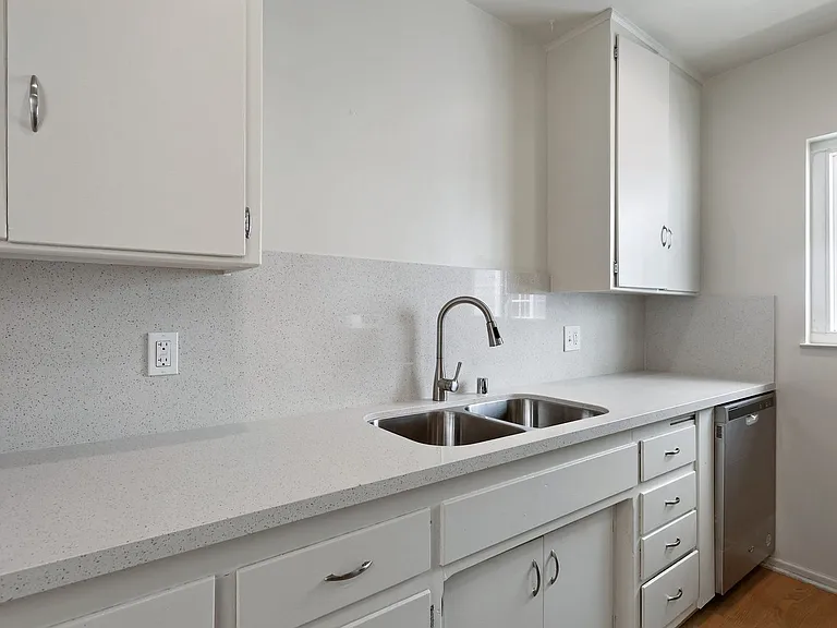 Gorham Apartments — Photo 7