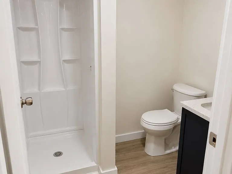 1222 Mammoth Rd #3 — Photo 2