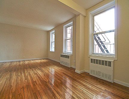 3rd image of 3625 Parsons Blvd APT 2J