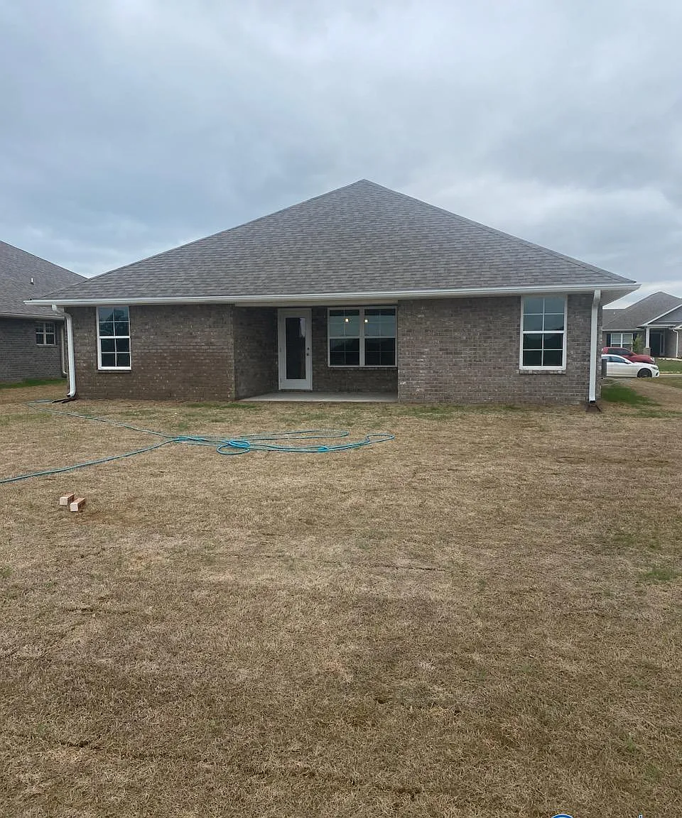 4 bed, 2.0 bath, 1820 sqft, $1,950 — Photo 3