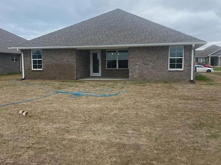 213 Alonzo Toney Dr — Photo 3