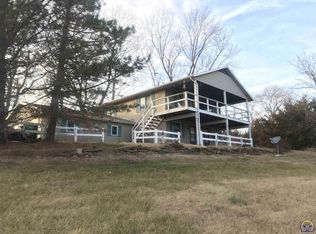 7608 Hilldale Rd N, Ozawkie, KS 66070
