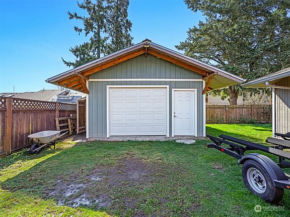 4th image of 15207 SE McGillivray Boulevard