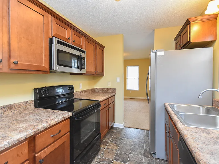421 Viola St — Photo 5