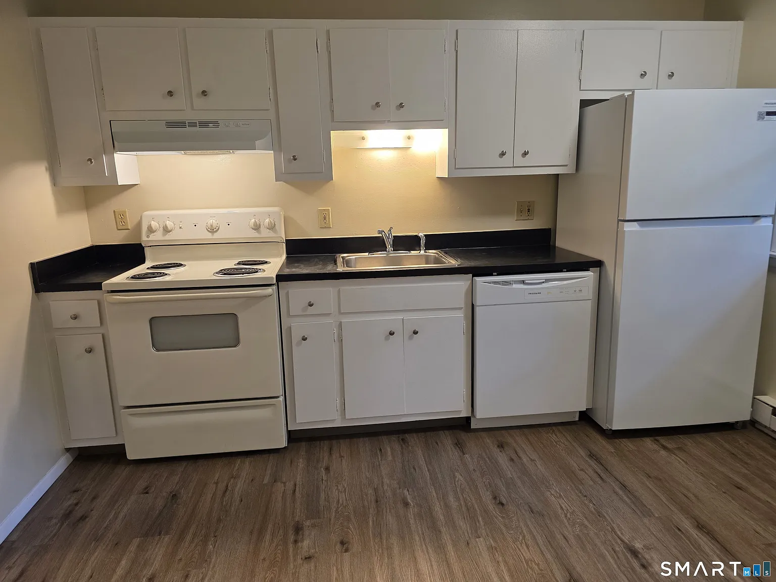 Studio, 1.0 bath, 400 sqft, $725 — Photo 1