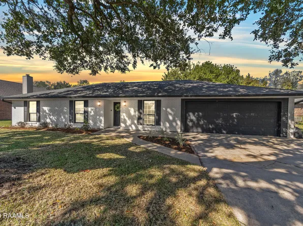 121 Chicory Ln, Lafayette, LA 70506