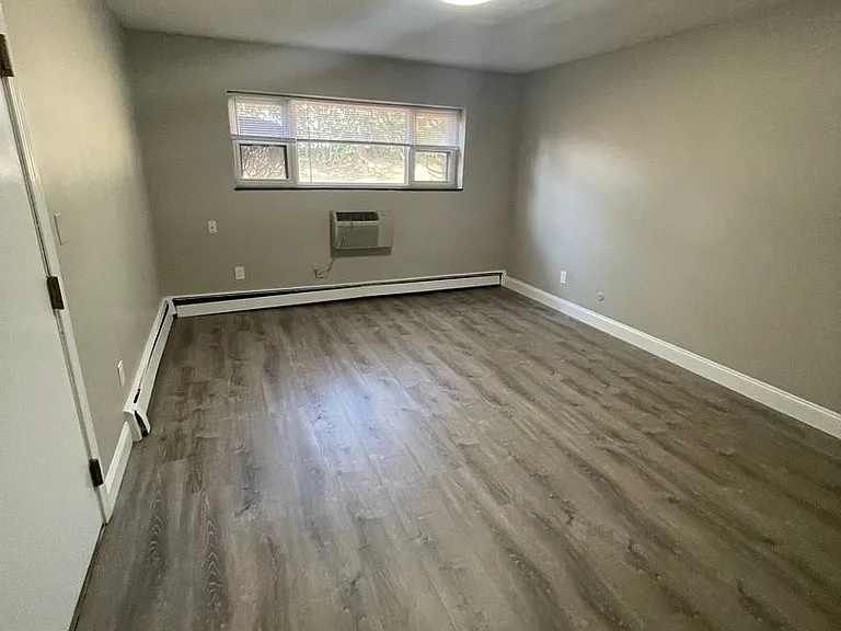 250 Grove St #5 — Photo 2