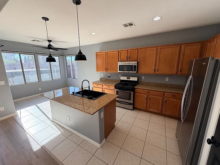 8137 Slate Falls St — Photo 6
