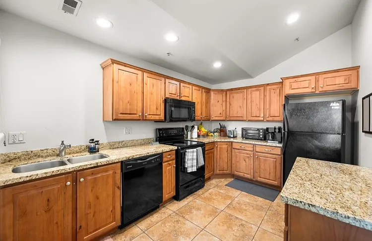 2725 S 700 E — Photo 5