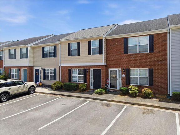 3rd image of 18 Princeton Place Dr