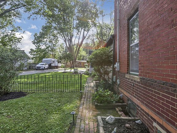 4th image of 1183 N Columbus St