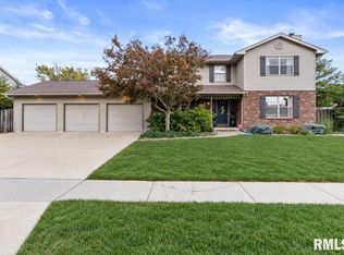 312 Westwinds Dr, Jacksonville, IL 62650