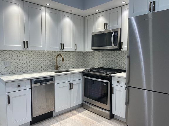 2nd image of 410 E 88th St APT 1B