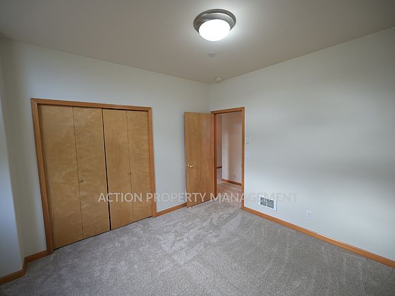 5th image of 812 E Washington Pl