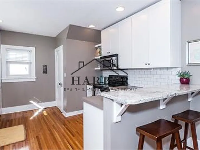 1124 2nd St NW — Photo 1