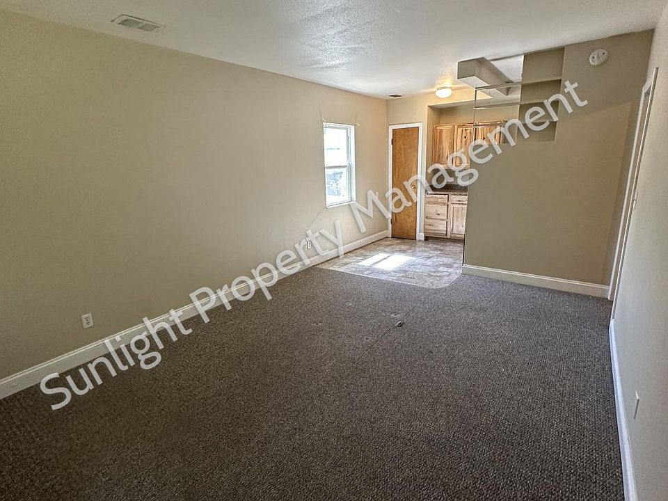 1st image of 920 N 31st St