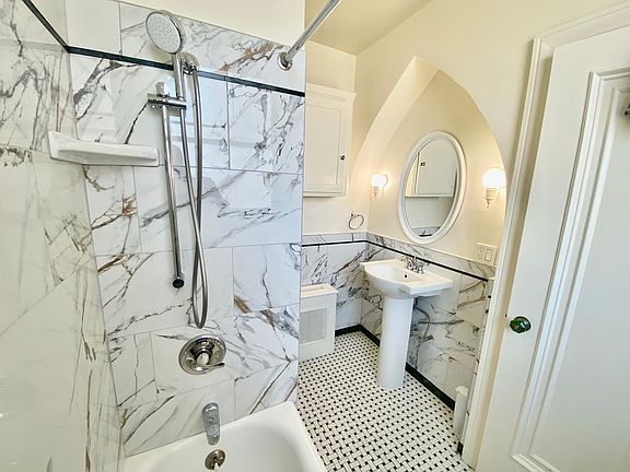 5th image of 2155 Jackson St #304