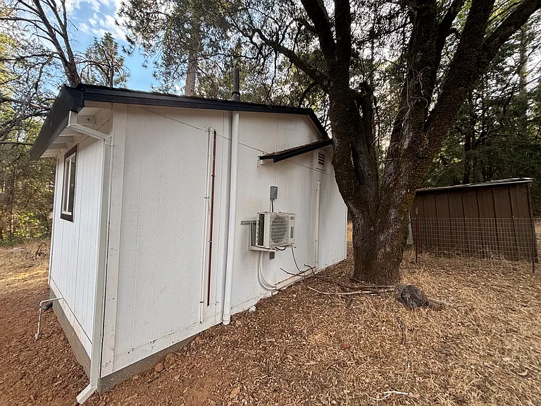 4084 Greenwood Rd #B — Photo 3