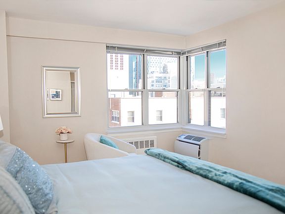 4th image of 300 E 71st St APT 14B