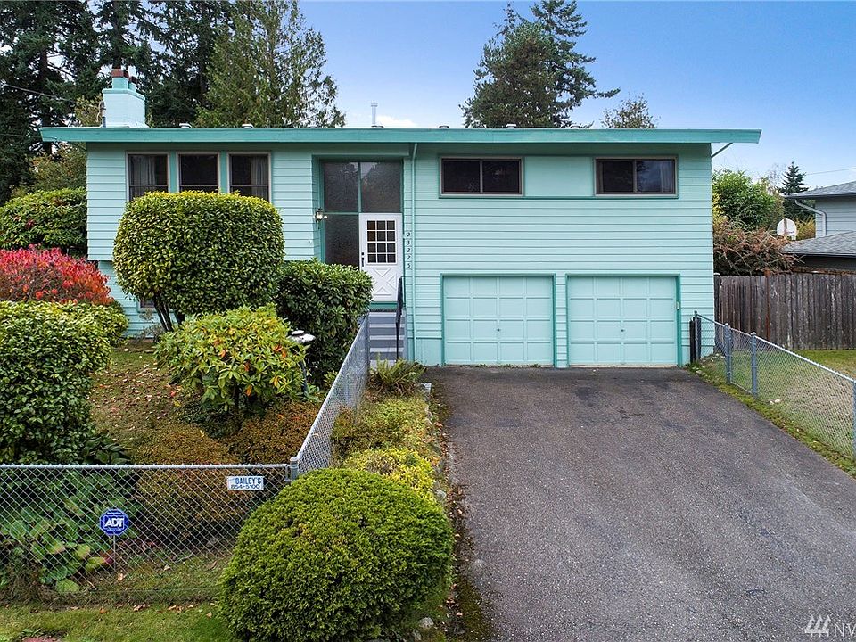 Absolutely darling home in Park Orchard with mature, beautiful landscaping awaits you here!  Also awaiting you here is a brand new electrical panel and fresh paint in all the rooms upstairs and in the entry!
