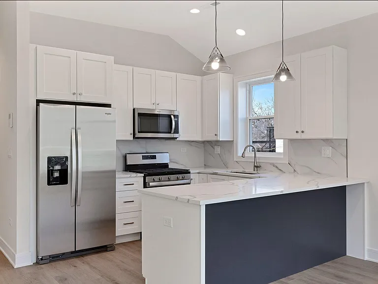 4224 S Langley Ave #2 — Photo 2