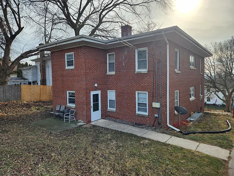 1324 E 10th St — Photo 11