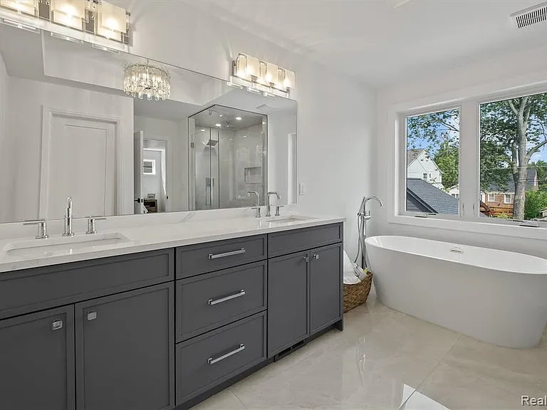 2663 Dorchester Rd — Photo 13